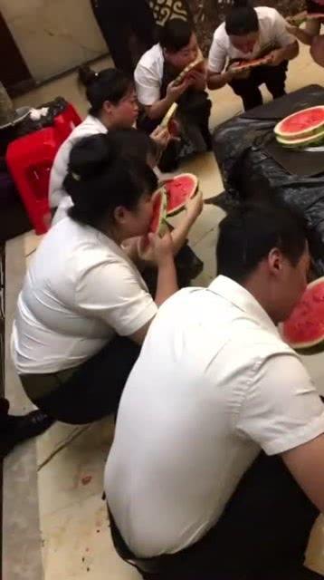 吃瓜群众奇葩娱乐,吃瓜群众视角下的娱乐圈奇闻轶事